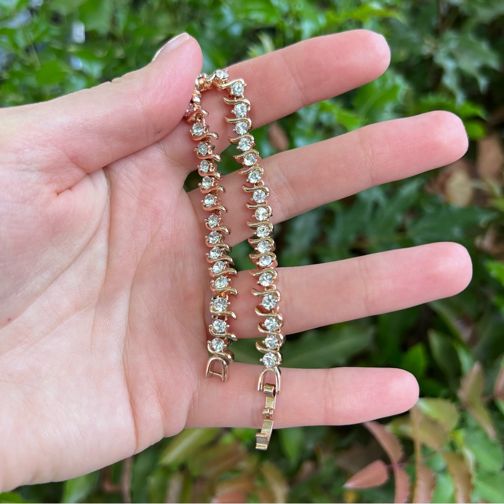 Women bracelet with simulated diamonds